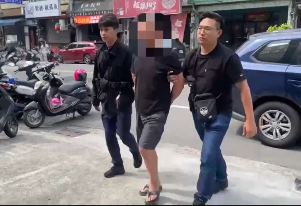 持刀搶劫前雇主金項鍊 警5小時火速逮捕看護工送辦 32 248250502a07