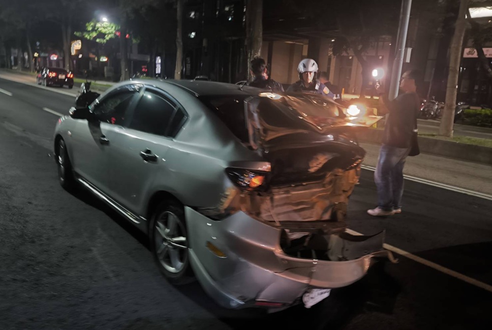 酒駕拒檢逃竄撞2車 馬尾女友人涉藏K菸齊被逮 8 cnews204250505a13