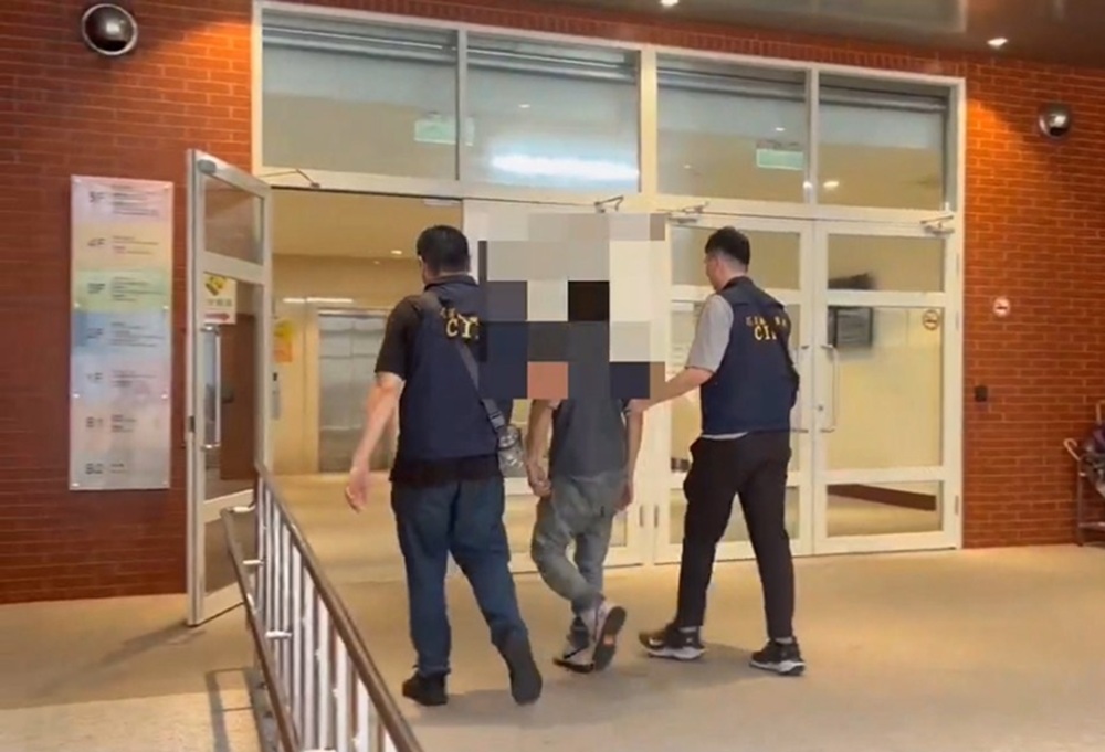 糗了 呼麻自拍分享警循線上門查獲毒咖啡包 糗了 呼麻自拍分享警循線上門查獲毒咖啡包