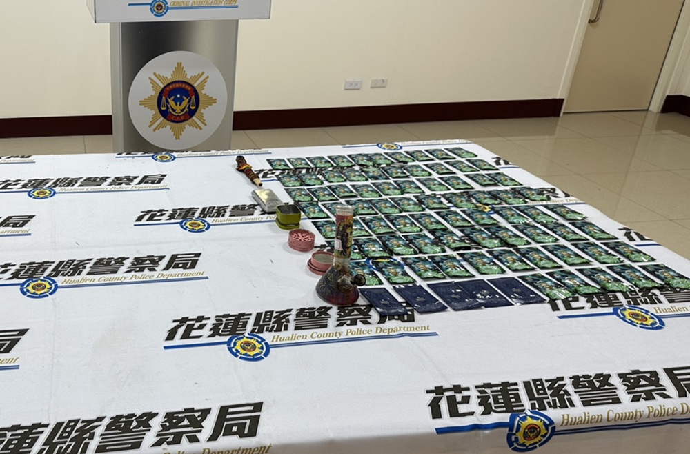 糗了 呼麻自拍分享警循線上門查獲毒咖啡包 8 cnews204250506a12