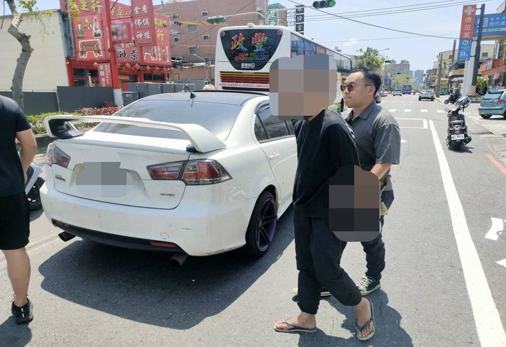 歸仁警破窗負傷逮車手 愛爾麗集團贈慰問金表敬意 4 248250507a02