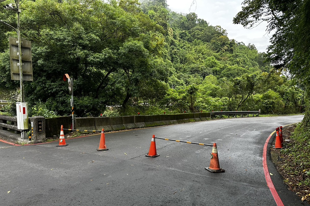 土石崩落埋路 三峽休假警急通報管制籲人車改道 12 cnews2042505058a05