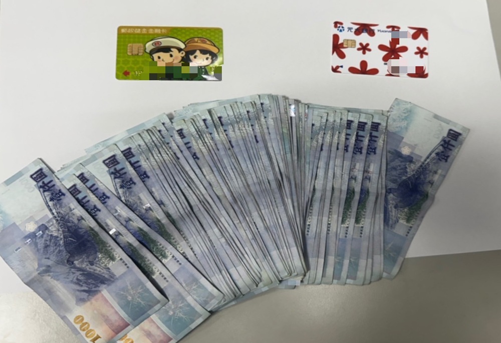 百斬計畫見成效 ATM前見可疑民眾火速報警逮車手 12 248250510a02