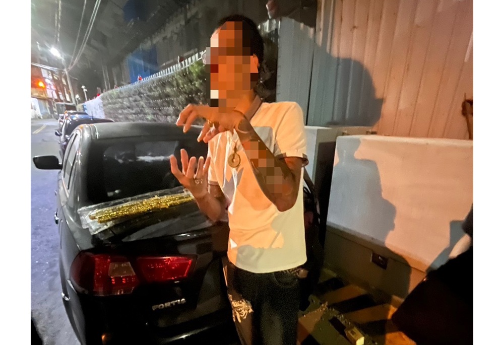 持空氣鎗狂射娃娃機店洩憤 原因竟是「藍芽鏡頭不能用」 8 248250519a09