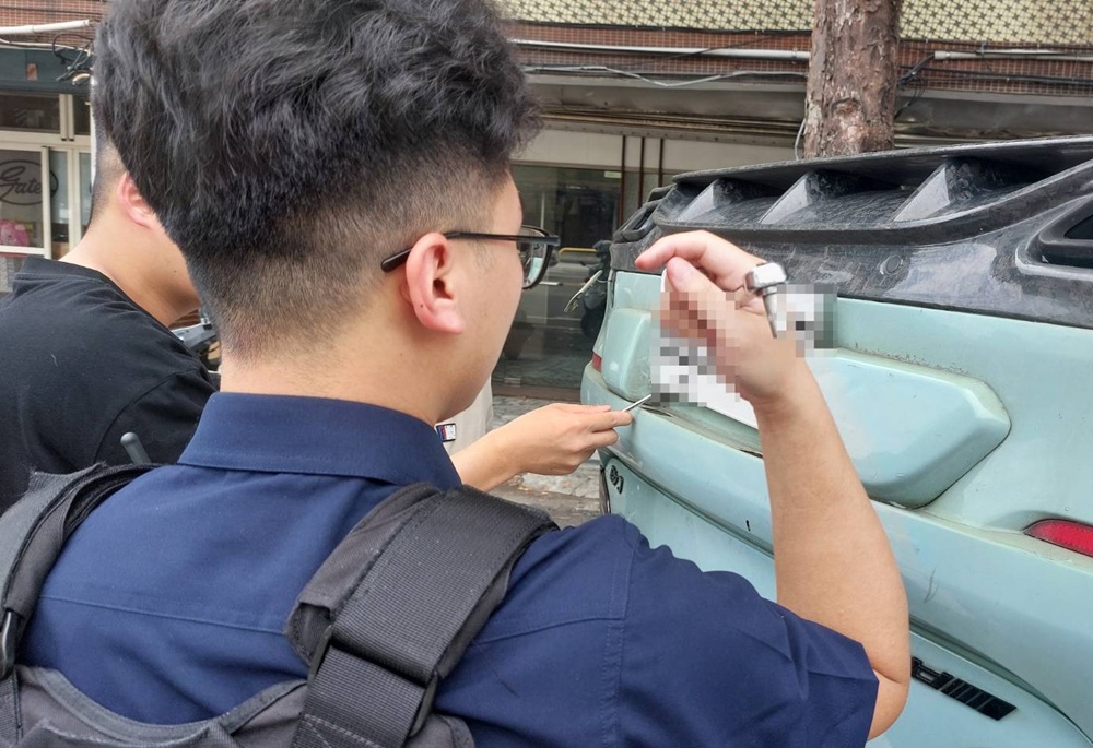 掛假牌翻車露餡 桃園警逮偽車牌駕駛人 24 248250523a02