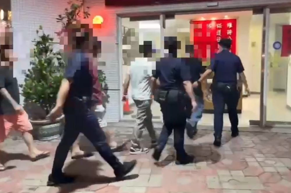 歡唱KTV沒錢買單 6人街頭拉扯爆衝突 歡唱KTV沒錢買單 6人街頭拉扯爆衝突