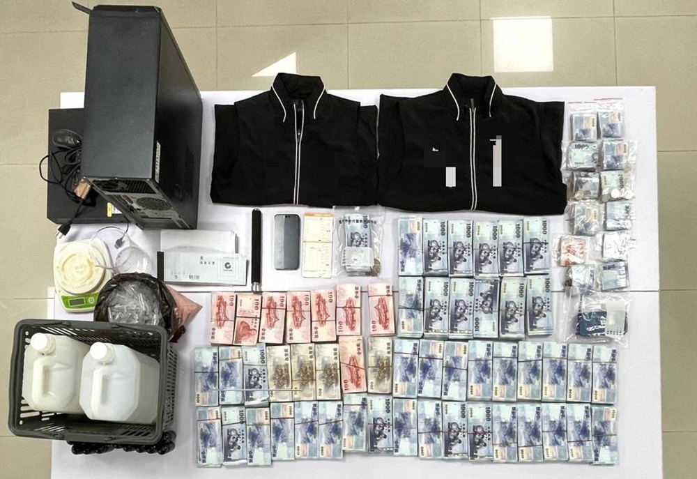 掃黑突擊 台中警緝獲暴力討債11成員查扣463萬元 掃黑突擊 台中警緝獲暴力討債11成員查扣463萬元