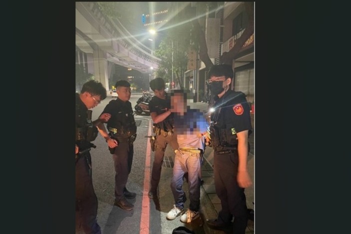 開贓車趴趴走 56歲男遇警錯愕還涉藏有安毒 開贓車趴趴走 56歲男遇警錯愕還涉藏有安毒