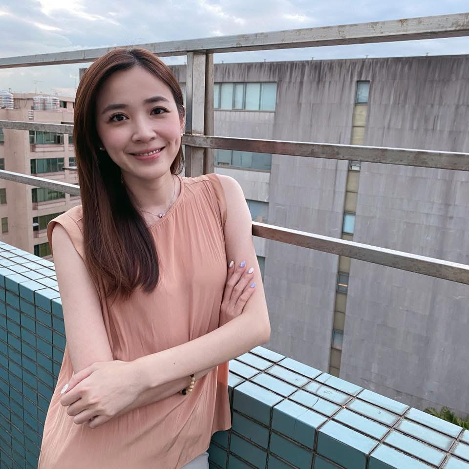 女主播模擬陳佩琪ATM存款情境 工程師不滿辱「沒教養的女人公然犯賤」 女主播模擬陳佩琪ATM存款情境 工程師不滿辱「沒教養的女人公然犯賤」