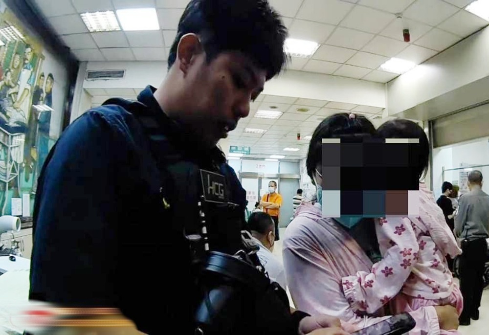 玩具塞鼻孔女童險窒息 歸仁警緊急開道5分鐘送醫 4 248250530a04