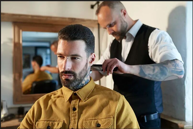 男髮型師趁客熟睡「上音樂課」 傳訊「幫你吹」成鐵證 男髮型師趁客熟睡「上音樂課」 傳訊「幫你吹」成鐵證