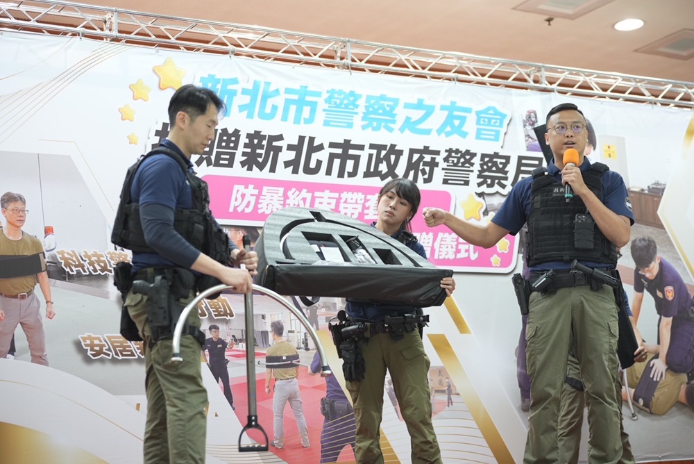 捐200防暴約束帶套組 新北市警友會盼強化警察執勤安全 捐200防暴約束帶套組 新北市警友會盼強化警察執勤安全