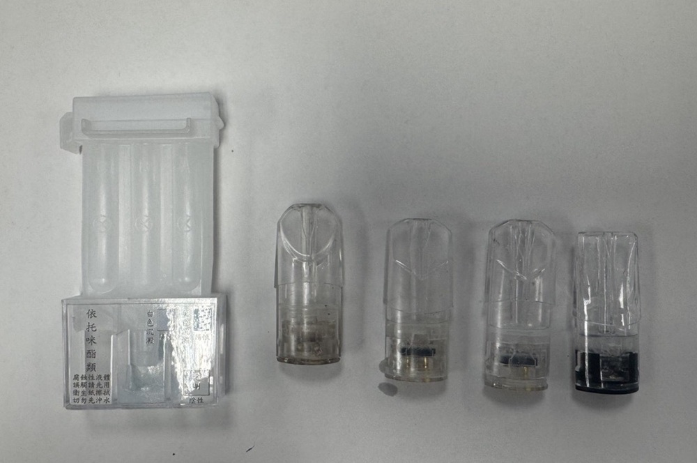 男涉藏毒女雙通緝 違規停車情侶檔雙雙被逮 5 cnews204250624a05