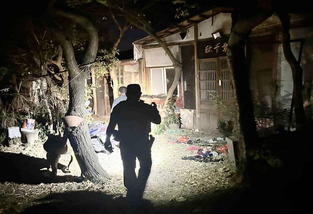 風雨夜工地驚見獨居翁 桃園警火速救出協助脫困 風雨夜工地驚見獨居翁 桃園警火速救出協助脫困