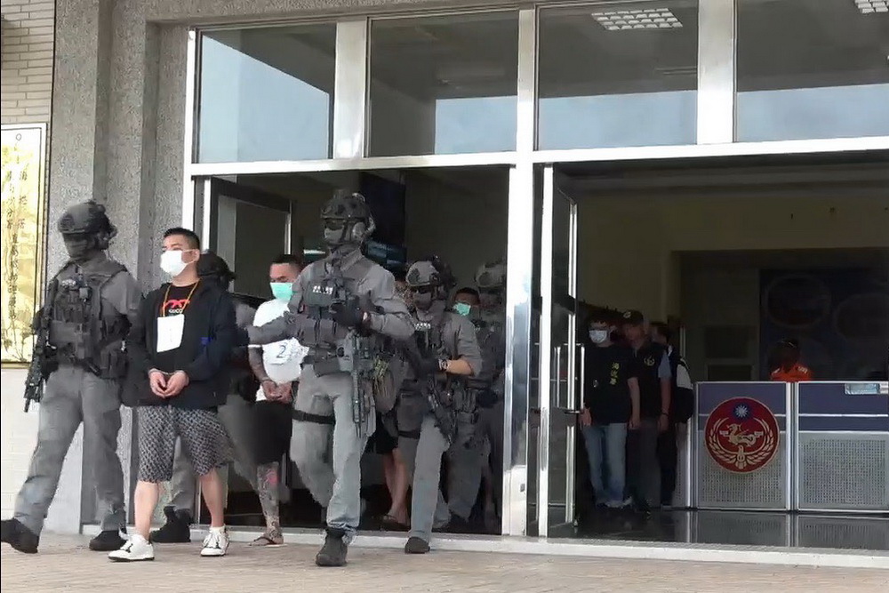 偷渡通緝犯出境　屏檢起訴8人蛇、10偷渡客 17