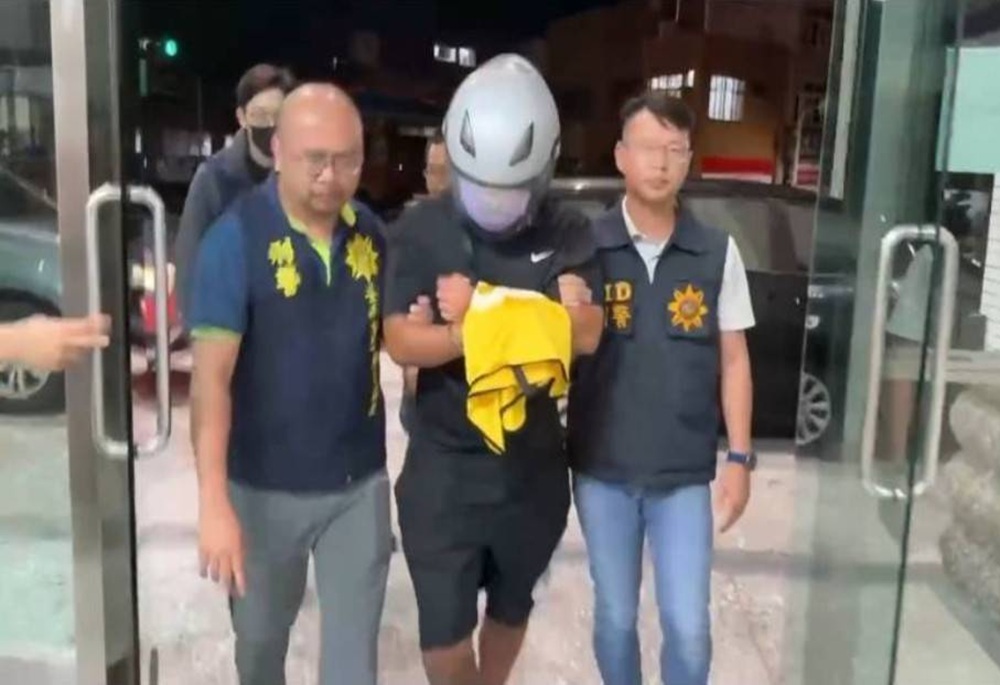 颱風後急修繕老翁遭詐騙 假工人「江尾」收19萬後失聯屏東落網 颱風後急修繕老翁遭詐騙 假工人「江尾」收19萬後失聯屏東落網