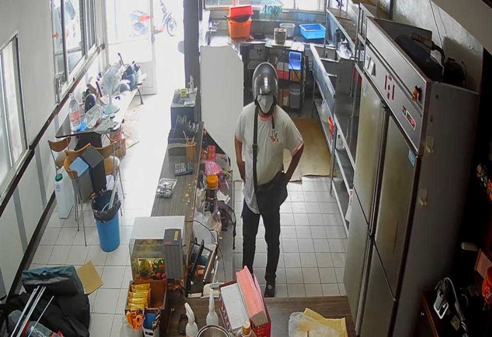 粗心女店主皮包放櫃台 囂張竊賊40秒內直接順走 4 248250721a03