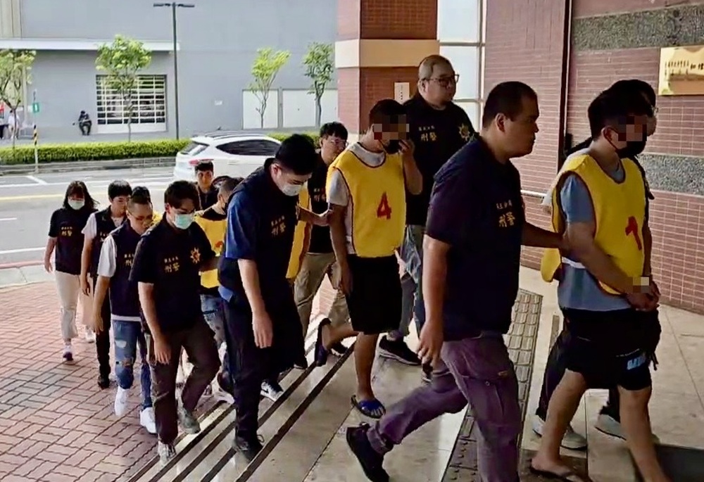 林國清坐鎮指揮掃黑打詐 南警逮375人破獲千萬贓款槍毒俱全 林國清坐鎮指揮掃黑打詐 南警逮375人破獲千萬贓款槍毒俱全