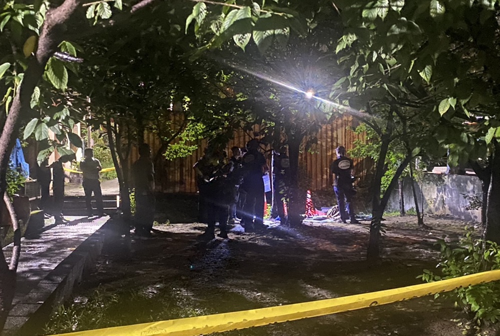 行李箱藏屍棄水溝 黑色塑膠袋包裹50歲男疑死亡多日 行李箱藏屍棄水溝 黑色塑膠袋包裹50歲男疑死亡多日