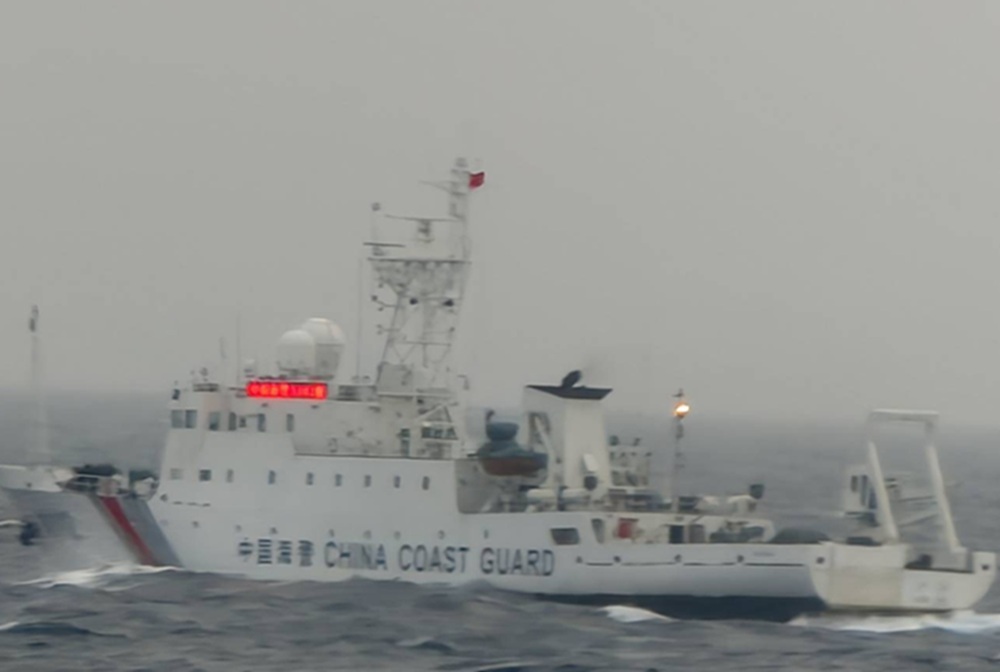 關閉AIS侵擾東沙海域 巡護八號艦監控驅離中國海警船 關閉AIS侵擾東沙海域 巡護八號艦監控驅離中國海警船