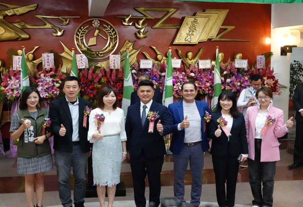 連日豪雨南部災情慘重 新北市議會民進黨團捐一日所得助災區重建 連日豪雨南部災情慘重 新北市議會民進黨團捐一日所得助災區重建