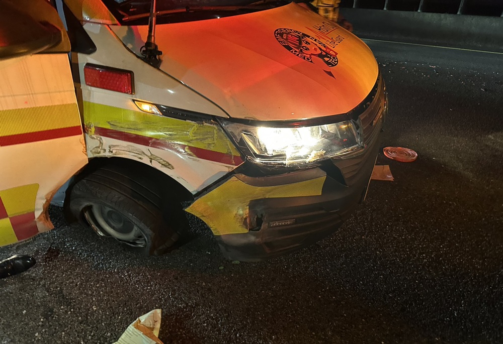 新竹男裝醉持刀襲警消 奪救護車國道狂飆 12 248250809a02