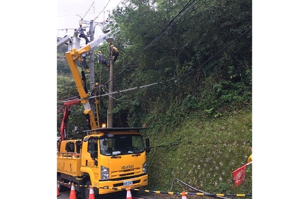 楊柳颱風7000多戶停電　台電台北南區處動員搶修今全復電