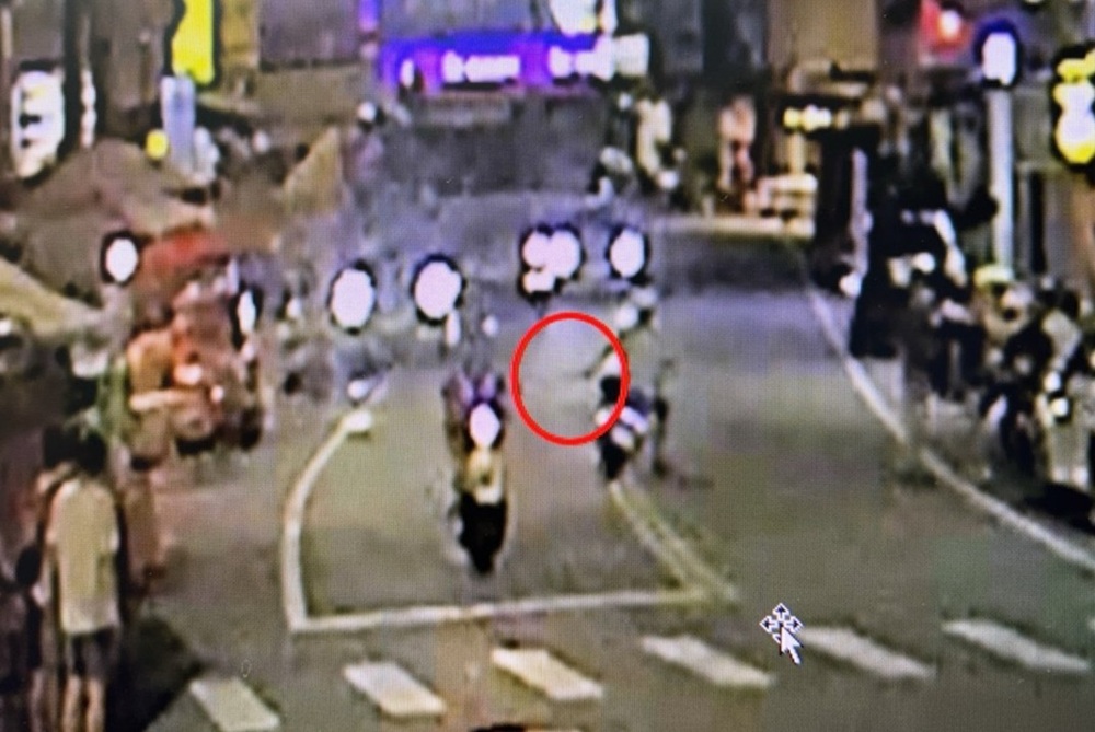 情變失控 莾男夜市揮刀騎車狂飆涉恐嚇公眾 情變失控 莾男夜市揮刀騎車狂飆涉恐嚇公眾