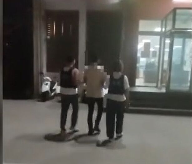 高雄通緝男遭開16槍爆頭慘死 警逮女車主與接應共犯 高雄通緝男遭開16槍爆頭慘死 警逮女車主與接應共犯