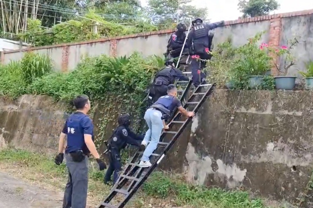 跨域偵查鎖定山區販毒集團 新北警緝獲安非他命1.5公斤 跨域偵查鎖定山區販毒集團 新北警緝獲安非他命1.5公斤