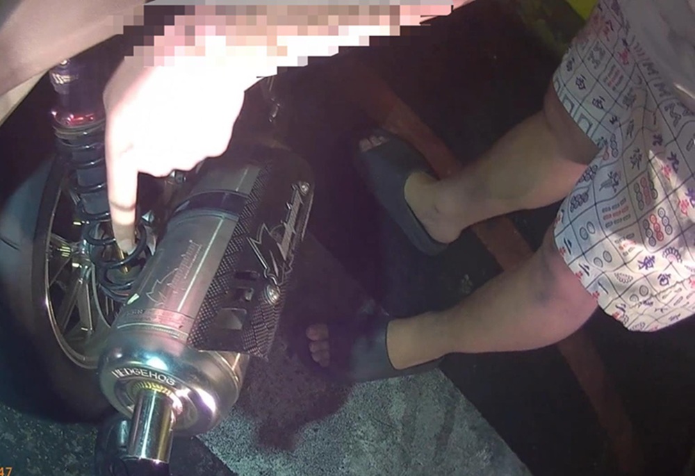 噪音車轟炸社區 警逮2改裝機車開罰 4 cnews204250901a06