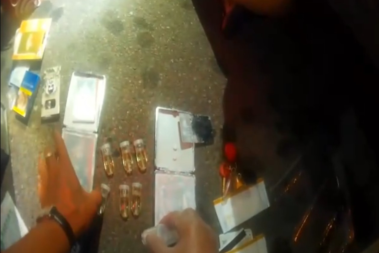 車窗一搖下毒味全洩出 警查獲K他命與喪屍煙彈 車窗一搖下毒味全洩出 警查獲K他命與喪屍煙彈