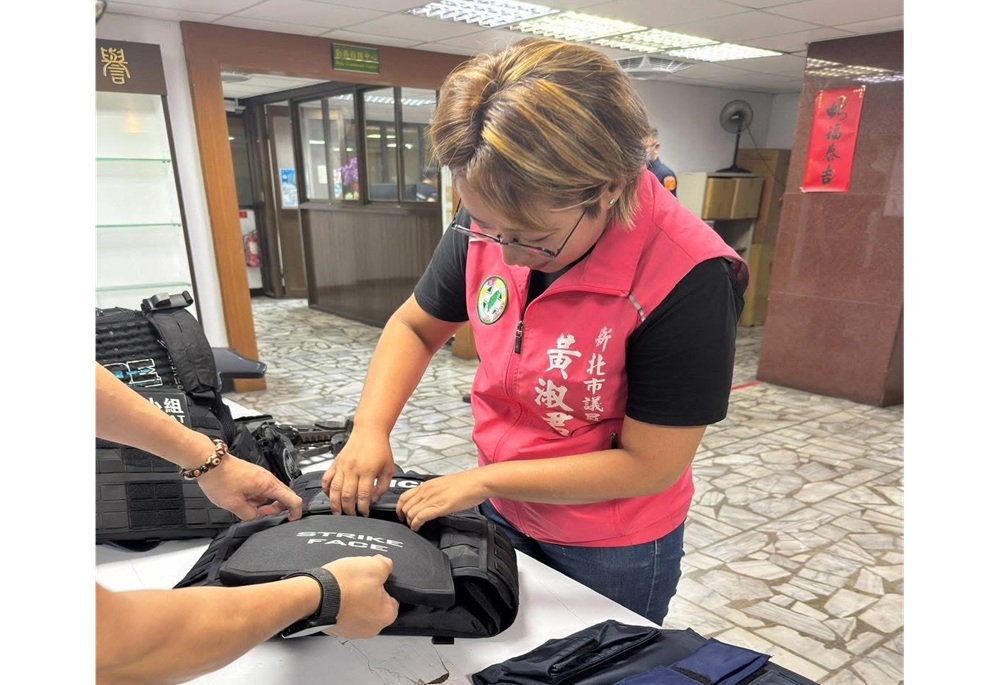 防彈衣不合身、對講機訊號差 黃淑君提新北警裝備5大訴求 防彈衣不合身、對講機訊號差 黃淑君提新北警裝備5大訴求