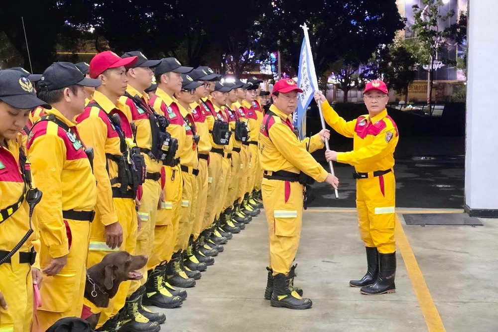 高雄特搜大隊即刻啟程馳援花蓮 陳其邁捐1月所得 高雄特搜大隊即刻啟程馳援花蓮 陳其邁捐1月所得