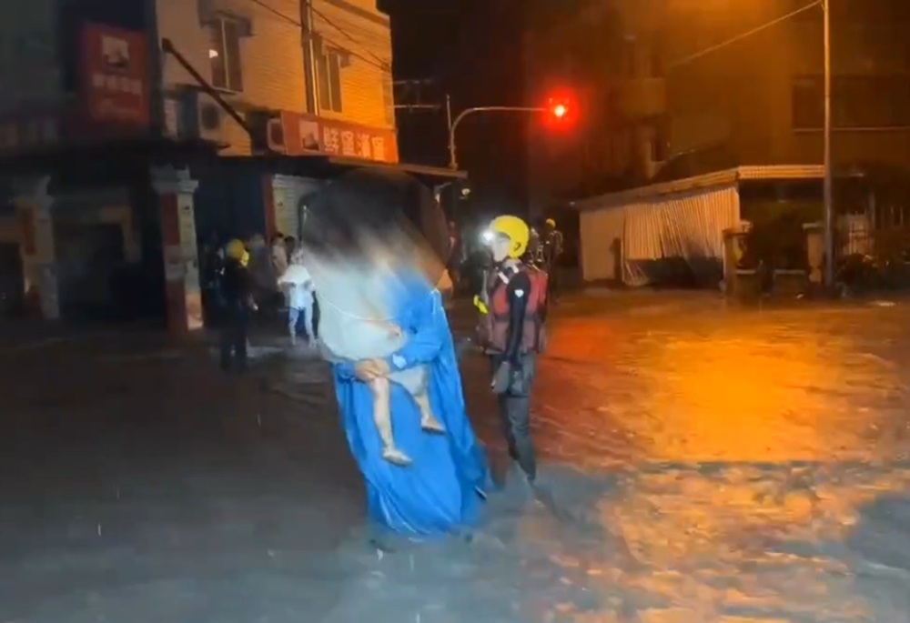 光復高職變孤島 逾30師生與母子驚險受困 光復高職變孤島 逾30師生與母子驚險受困