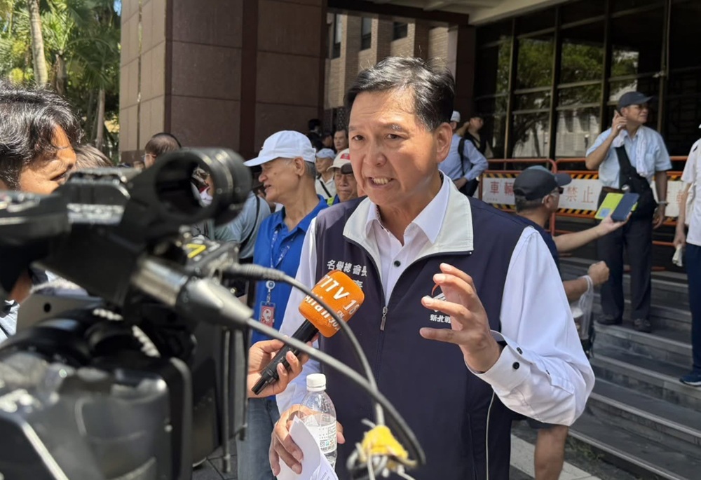 新北警消裝備議題藍綠激烈交鋒 林國春批黃淑君「別把議會當舞台」 新北警消裝備議題藍綠激烈交鋒 林國春批黃淑君「別把議會當舞台」