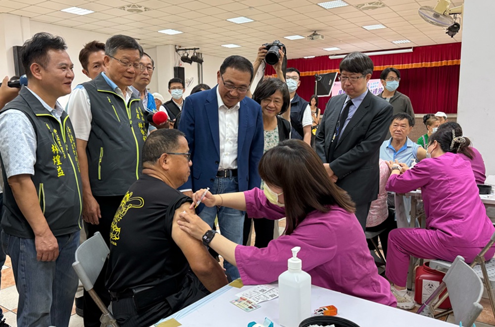 流感疫苗及COVID-19疫苗 新北今起免費同步開打 16 CNEWS204251001a09