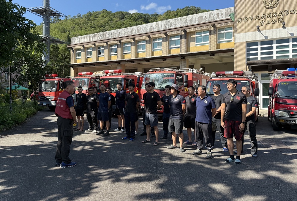 再出發花蓮助重建 新北消防8水箱車18人增援 再出發花蓮助重建 新北消防8水箱車18人增援