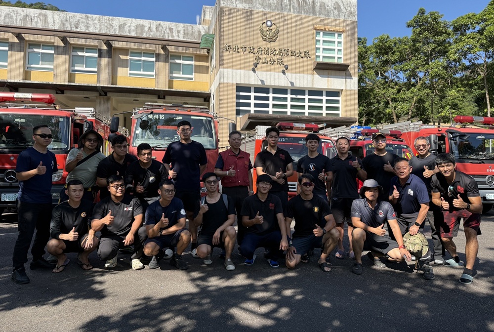 再出發花蓮助重建 新北消防8水箱車18人增援 4 cnews204251004a03