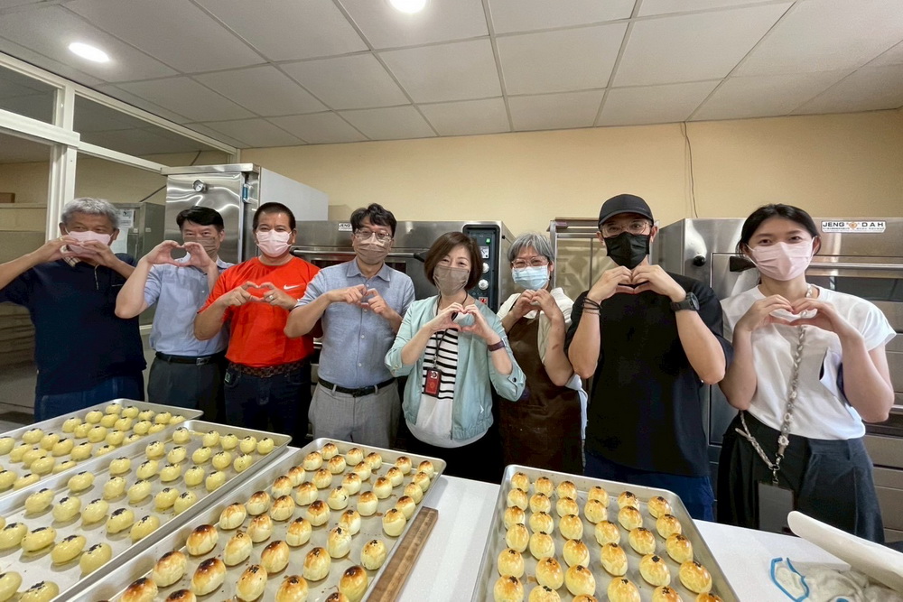秋節送愛到街頭 基檢攜手社區手作月餅 秋節送愛到街頭 基檢攜手社區手作月餅