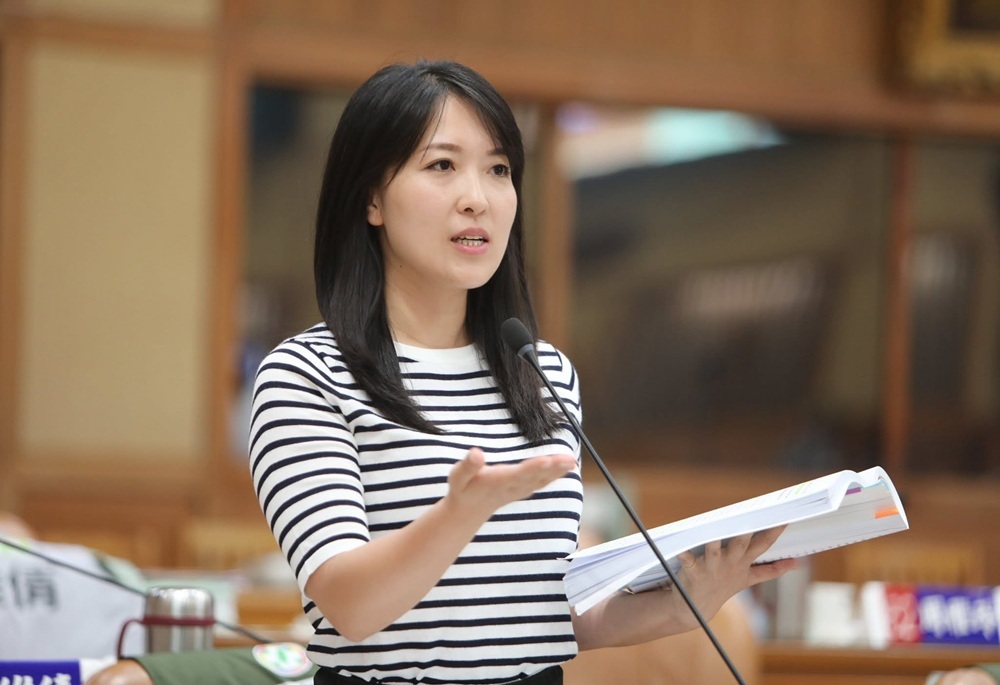 捲狗仔案新北地方不見人影 山田摩衣怒批:黃國昌偏離監督初衷 捲狗仔案新北地方不見人影 山田摩衣怒批:黃國昌偏離監督初衷