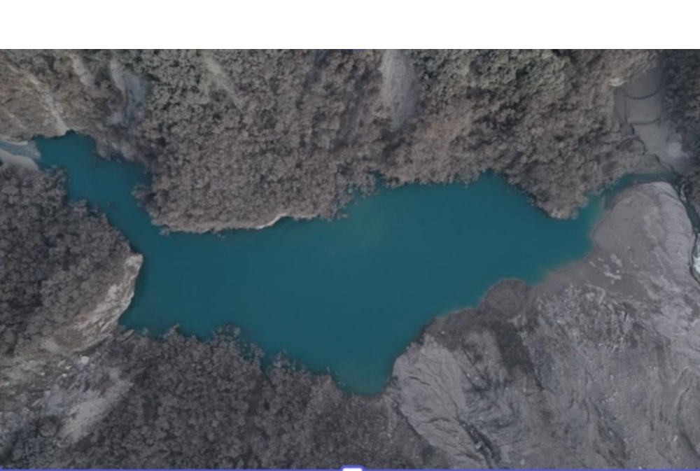 溢流口雖水流穩定 花蓮馬太鞍堰塞湖仍紅色警戒 溢流口雖水流穩定 花蓮馬太鞍堰塞湖仍紅色警戒