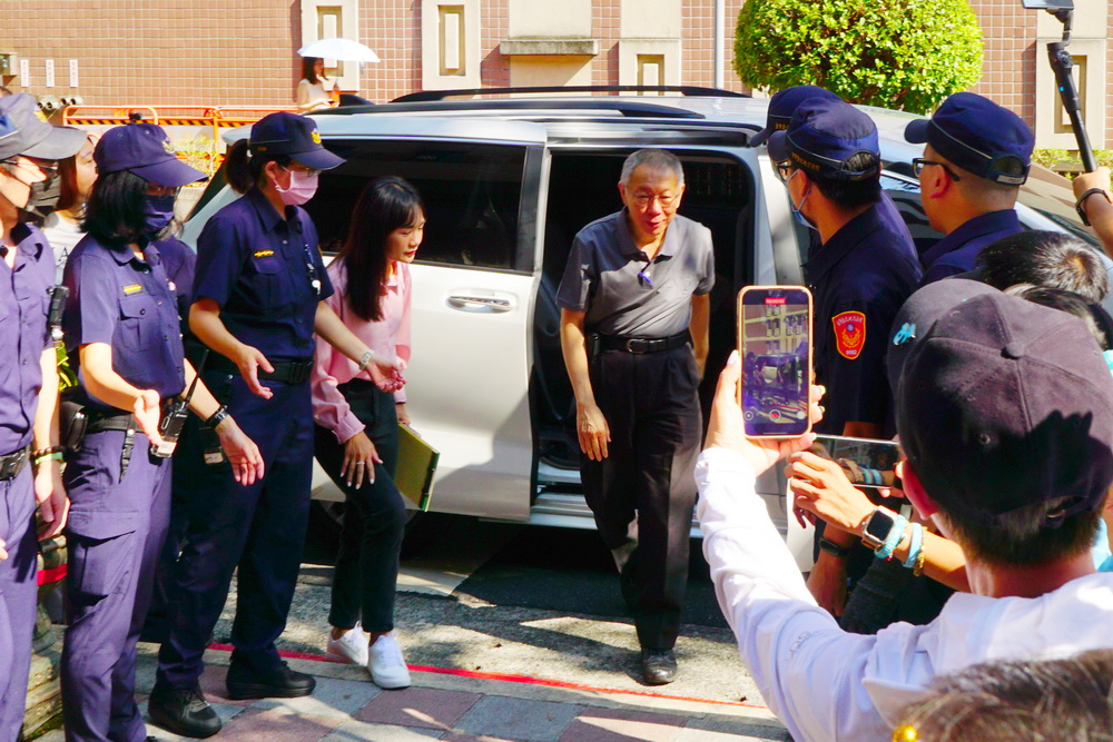 柯文哲轉身證人進行詰問 噴檢察官查案無能搞走輝達 柯文哲轉身證人進行詰問 噴檢察官查案無能搞走輝達