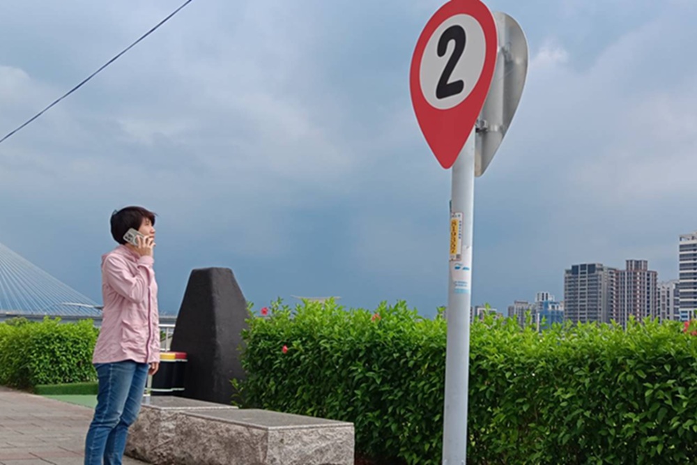 定位牌輕鬆找人 新北大都會公園熊猴森樂園人潮爆滿 定位牌輕鬆找人 新北大都會公園熊猴森樂園人潮爆滿