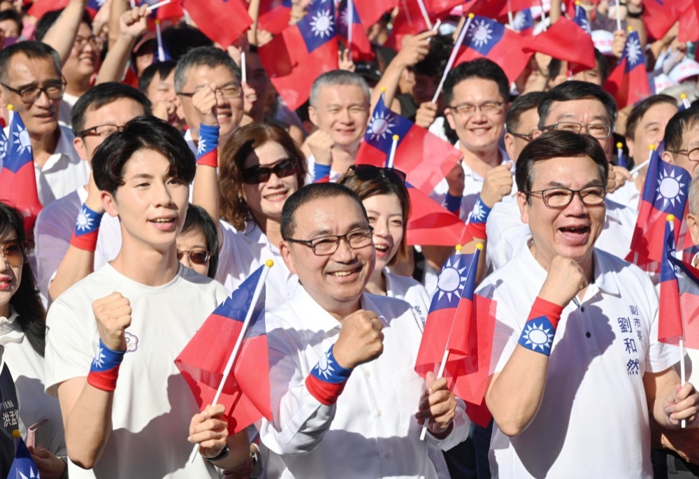 國慶首度移師新北美術館 侯友宜、林郁婷同框領唱國歌慶祝 國慶首度移師新北美術館 侯友宜、林郁婷同框領唱國歌慶祝