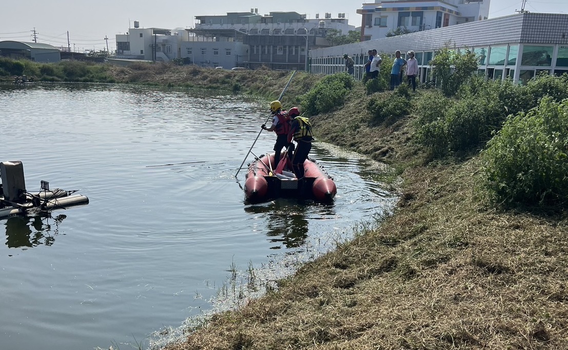 高雄男醉酒稱「想洗澡」 走進魚塭秒下沉成冰冷屍體 高雄男醉酒稱「想洗澡」 走進魚塭秒下沉成冰冷屍體