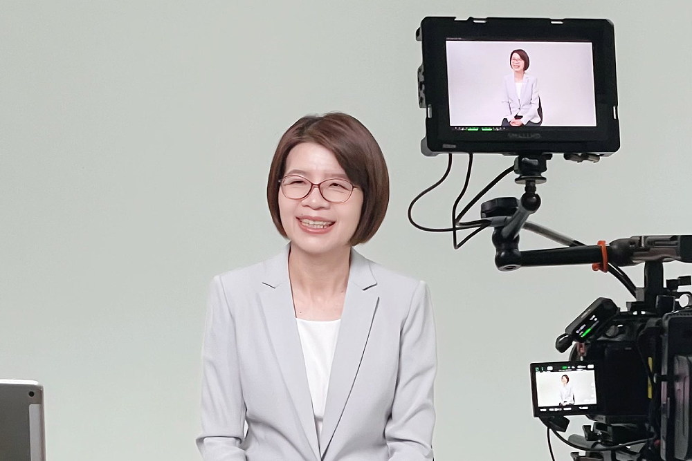 爭取彰化縣長提名　黃秀芳、陳素月積極經營空戰 33