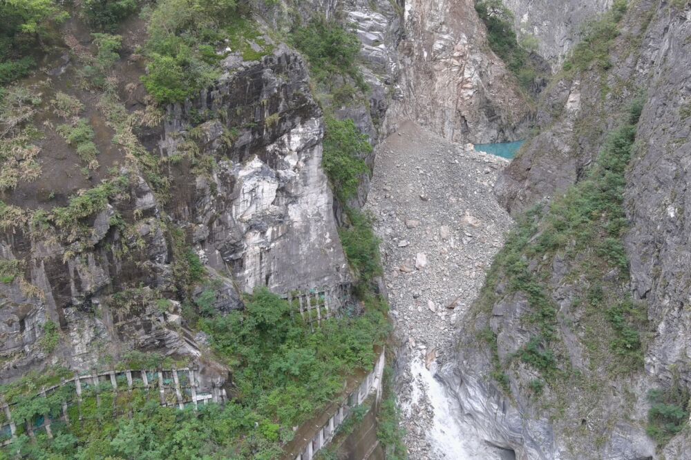 燕子口堰塞湖啟動降挖導流　林保署評估壩體穩定今解除警戒 3