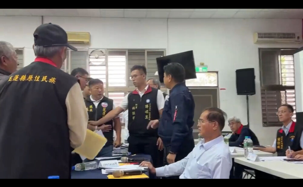 光復重建座談張峻率人抗議　傅崐萁嚴厲譴責暴力 7