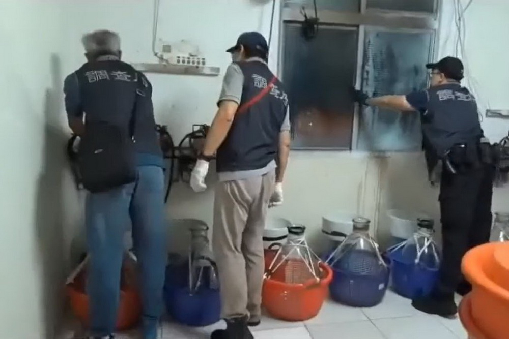 異想天開「漁毒共生」 調查局台南市處查獲大型安毒工廠 4 異想天開「漁毒共生」 調查局台南市處查獲大型安毒工廠 3